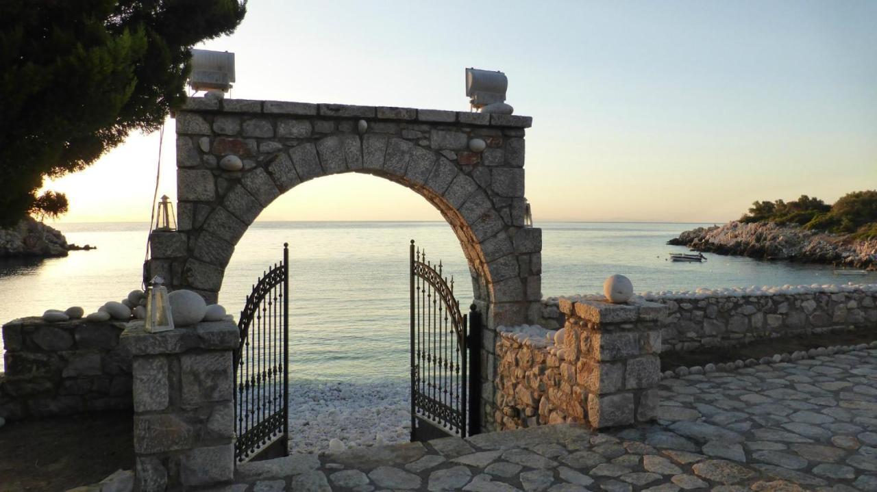 Lalloudes Seaside Accommodation Exo Nimfion Bagian luar foto
