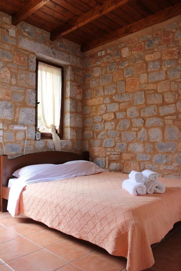 Lalloudes Seaside Accommodation Exo Nimfion Bagian luar foto