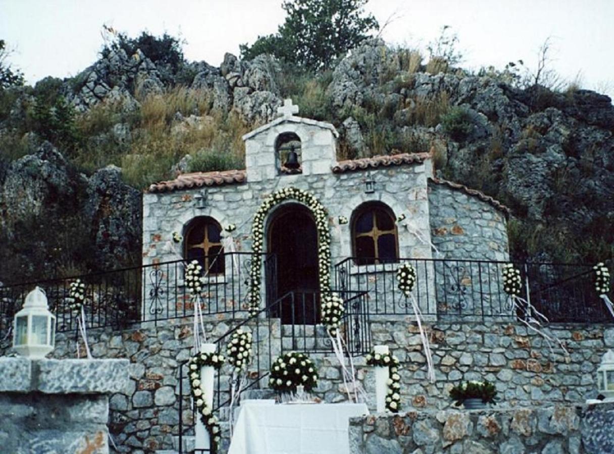 Lalloudes Seaside Accommodation Exo Nimfion Bagian luar foto