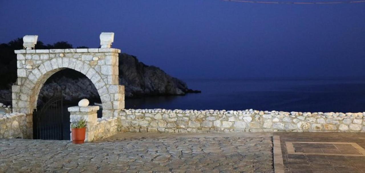 Lalloudes Seaside Accommodation Exo Nimfion Bagian luar foto