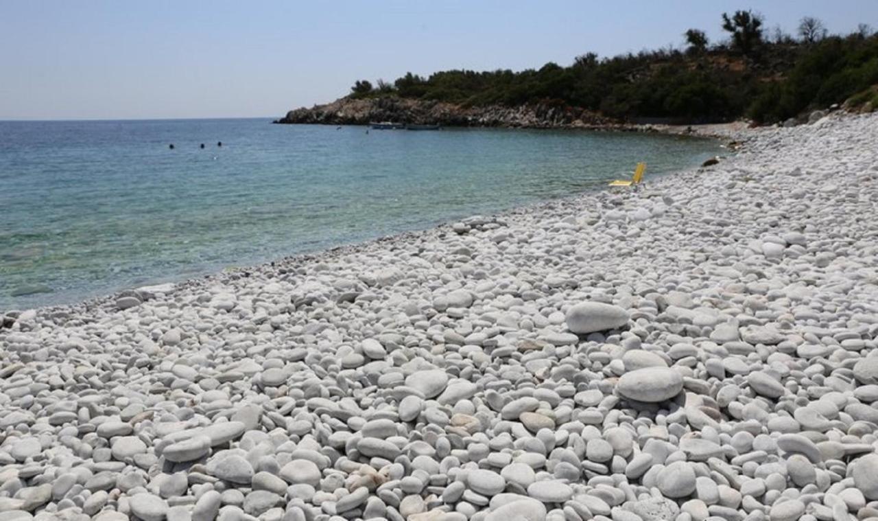 Lalloudes Seaside Accommodation Exo Nimfion Bagian luar foto