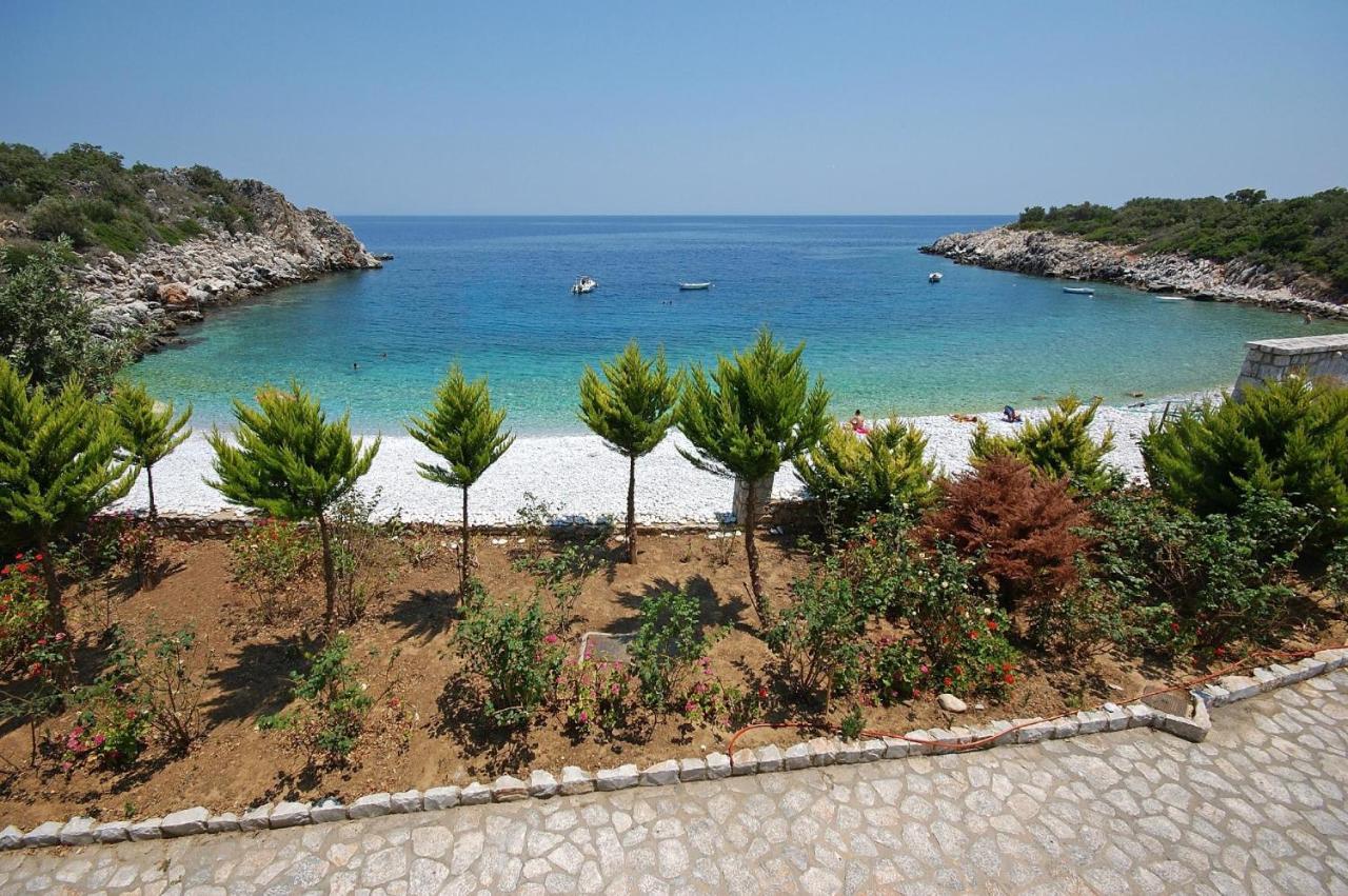Lalloudes Seaside Accommodation Exo Nimfion Bagian luar foto