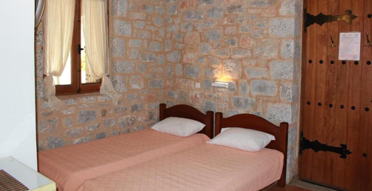 Lalloudes Seaside Accommodation Exo Nimfion Bagian luar foto